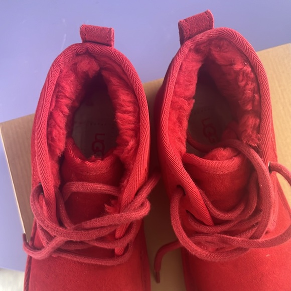 Red uggs - Picture 5 of 6